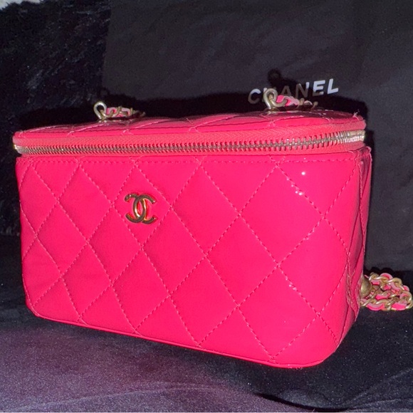Barbie Hot Pink Chanel Vanity Handbag - Picture 11 of 16